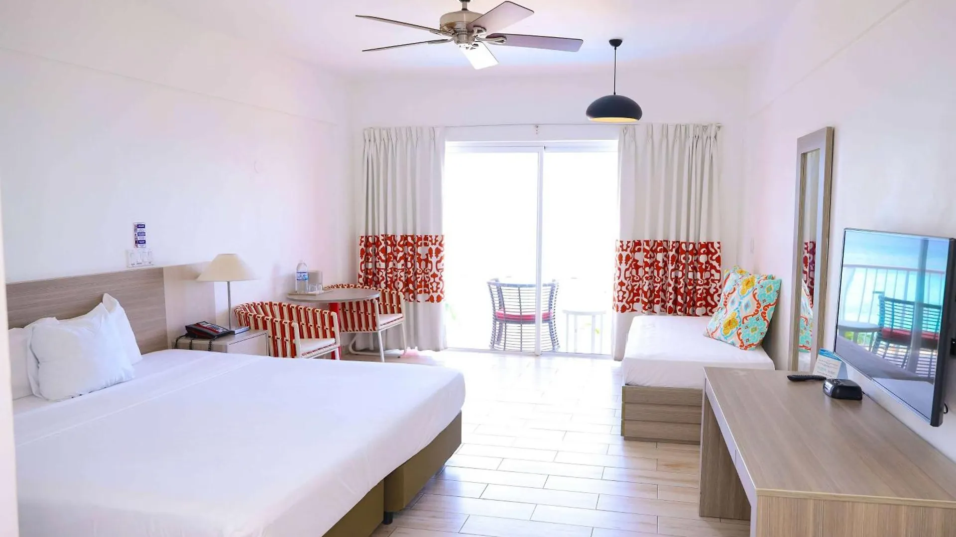 Grand Decameron Cornwall Beach, A Trademark All-Inclusive Resort Μοντέγκο Μπέυ