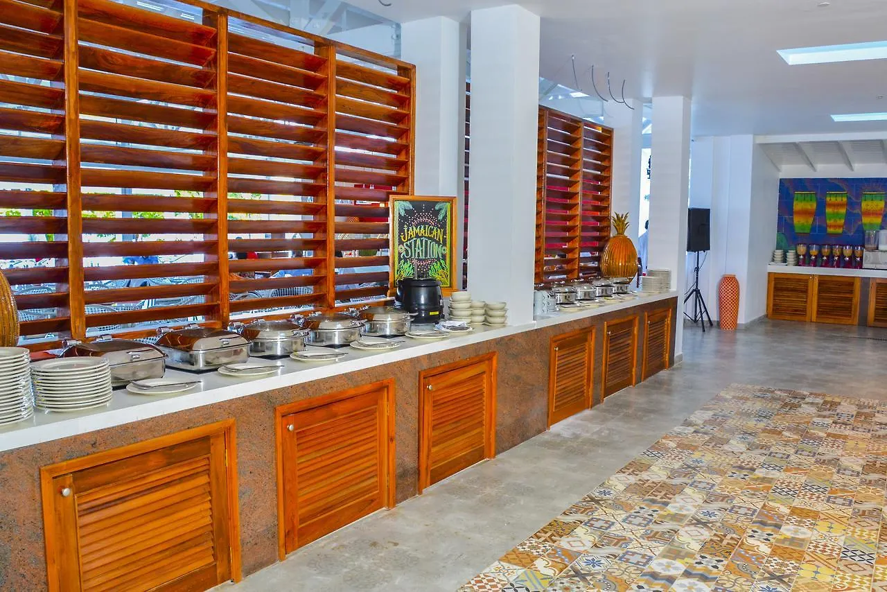 Grand Decameron Cornwall Beach, A Trademark All-Inclusive Resort Μοντέγκο Μπέυ