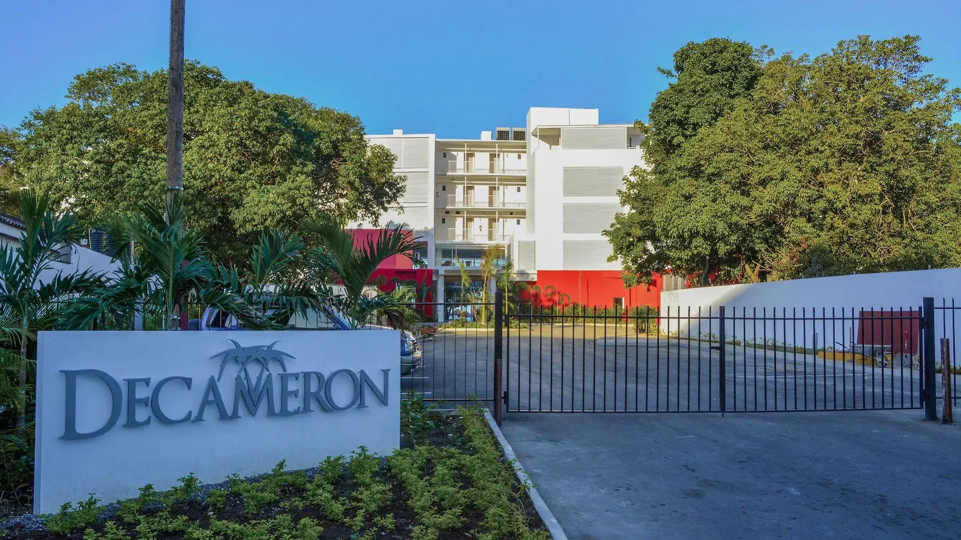 Grand Decameron Cornwall Beach, A Trademark All-Inclusive Resort Бухта Монтего